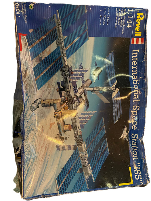 International Space Station ISS Revell 1:44 Model